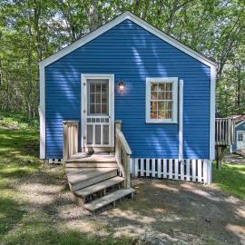 Updated Tiny House Walk to Wiscasset Village，位于Edgecomb的酒店