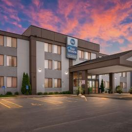 Best Western Waukesha Grand,位于Pewaukee的酒店