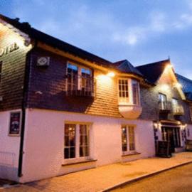 The White Lady Hotel，位于金塞尔的酒店