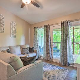 Reeds Spring Condo Near Aquarium at the Boardwalk!，位于Reeds Spring的酒店