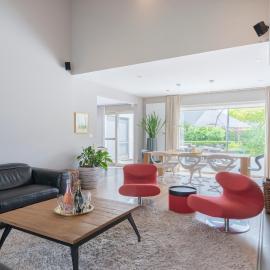 Ruime woning met grote omheinde tuin，位于哈瑟尔特的酒店