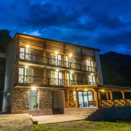 Hotel Latveli Mestia,位于梅斯蒂亚的酒店