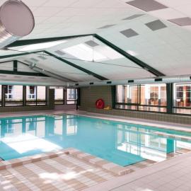 Disneyland Appartements familial avec piscine intérieur chauffé, parking gratuit A 5 minutes des parcs，位于塞里斯的酒店
