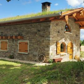 Cabana Casa de Piatra, de la Mara，位于Deseşti的酒店