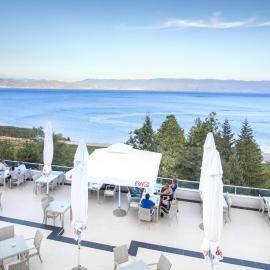 Hotel Izgrev Spa & Aquapark，位于斯特鲁加的酒店
