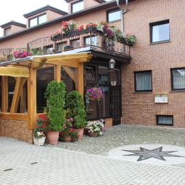 Hotel und Pension Am Burchardikloster，位于哈尔伯施塔特的酒店