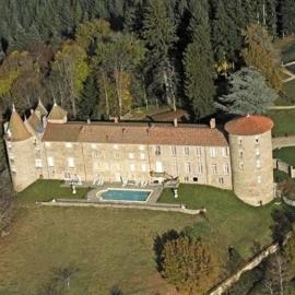 Château De Vollore，位于沃洛尔维尔的酒店