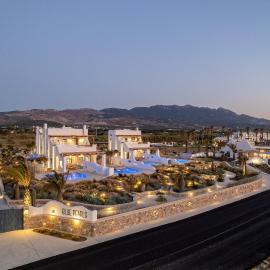 Blue Pearls-Adults Only Luxury Suites，位于科斯镇的酒店