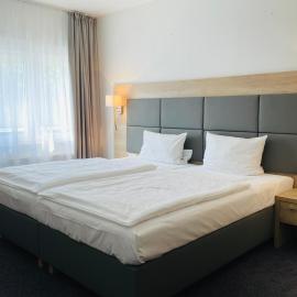 Hotel Esmer，位于Lollar的酒店