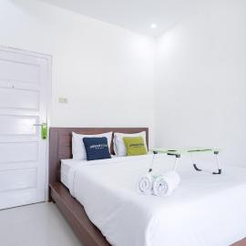 Urbanview Hotel Pondok Indah Pringsewu By RedDoorz，位于Margakaya的酒店