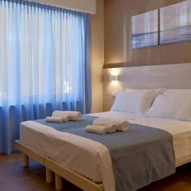 Pianomare Riviera Apartments and Rooms，位于因佩里亚的酒店