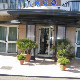 Albergo Carpino，位于曼贡的酒店