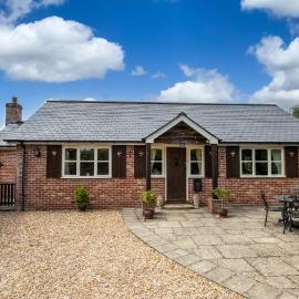 Oak Tree Cottage, Charming, Rural New Forest Home，位于Boldre的酒店