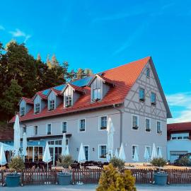 Hotel Gaststätte Weinbrücke，位于库姆巴赫的酒店