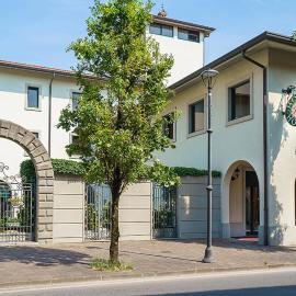 Bes Hotel Villa Zoia，位于博尔特伊略的酒店