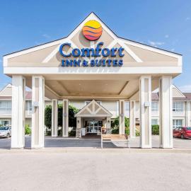 Comfort Inn & Suites,位于科灵伍德的酒店