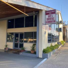 Gateway Motor Inn，位于纳兰德拉的酒店
