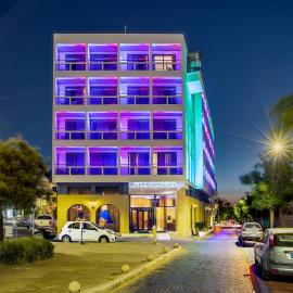 Alexandra Hotel&Apartments，位于科斯镇的酒店