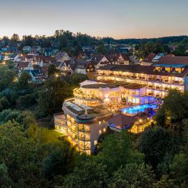 Hotel Kronelamm im Schwarzwald，位于巴特泰纳赫-察费尔施泰因的酒店