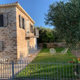 Messinian Stone House，位于美西尼的酒店