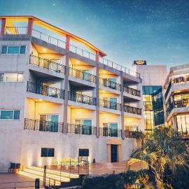 J View Hotel，位于西归浦市的酒店