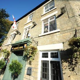 Queens arms country inn，位于格洛索普的酒店