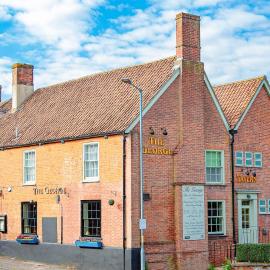 The George Hotel, Dereham,位于东迪勒姆的酒店