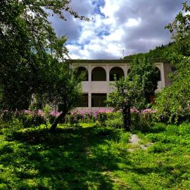 Family Hotel - White House Racha，位于Oni的酒店