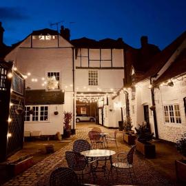 George & Dragon Hotel,位于Buckinghamshire的酒店