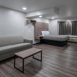 Americas Best Value Inn and Suites Lake Charles，位于查尔斯湖的酒店