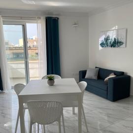 Condo with Patio overlooking Piazza，位于埃尔哥茨拉的酒店