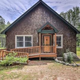 Hidden Gem Cottage' Near Blue Hill Peninsula，位于Brooklin的酒店