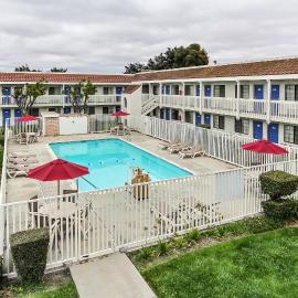Motel 6-Salinas, CA - North Monterey Area，位于萨利纳斯的酒店