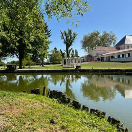 Domaine de Roullet，位于鲁雷特的酒店
