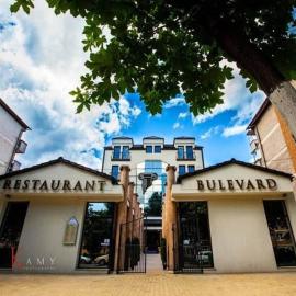 Hotel Bulevard,位于胡内多阿拉的酒店