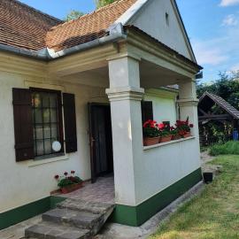 Molnar Vendeghaz - Hajdúszoboszló Keleti-Főcsatorna，位于豪伊杜索博斯洛的酒店