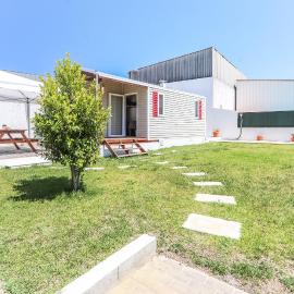Vita Portucale ! Country House with Garden，位于沙尔内卡的酒店