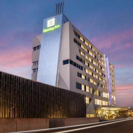 Holiday Inn Bern Westside by IHG，位于伯尔尼的酒店