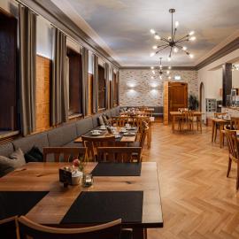 Hotel Zu den Drei Kronen,位于多瑙沃特的酒店