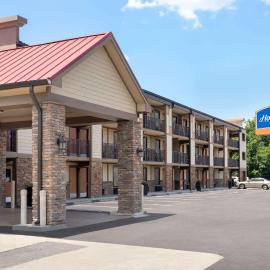 Howard Johnson by Wyndham Pigeon Forge，位于鸽子谷的酒店
