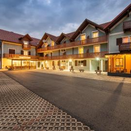 Hotel Altneudörflerhof，位于巴特拉德克斯堡的酒店