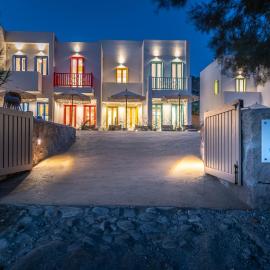 KLIMA BAY Beachfront Boutique Houses，位于Klima的酒店