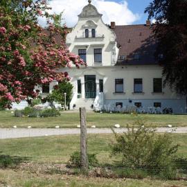 Hotel Pension Gutshaus Neu Wendorf，位于Sanitz的酒店