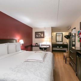 Red Roof Inn PLUS+ Pittsburgh South - Airport,位于匹兹堡的酒店