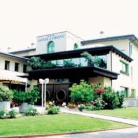 Hotel Corone,位于卡埃拉诺圣马尔科的酒店