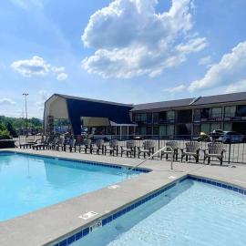 Travelodge by Wyndham Pigeon Forge Dollywood Lane，位于鸽子谷的酒店