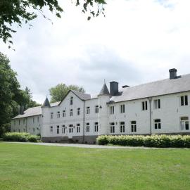 Petit château de Beauplateau，位于Sainte-Ode的酒店