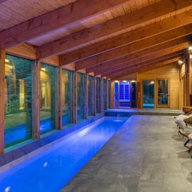Bear Lodge with private Pool, Hottub, and Sauna!，位于黑利的酒店