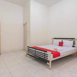 RedDoorz Syariah near Tugu Pandanwangi Cianjur，位于Cibulakan的酒店