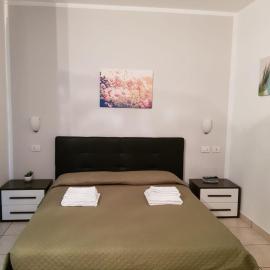 Hotel Daisy，位于圣焦万尼卢帕托托的酒店